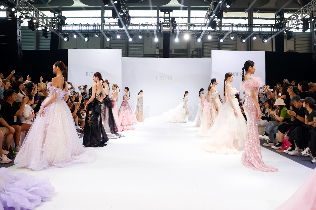 秀場直擊 | 2023上?；榧喍Y服展新品發(fā)布秀首日回顧